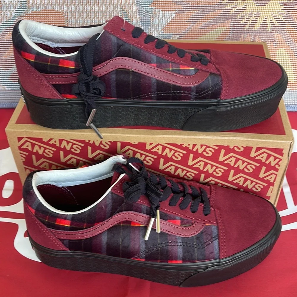 Vans Old Skool Stacked 
Velvet Plaid Port/Black
VNOA7Q5M02Y
WMNS Platforms - Picture 2 of 16